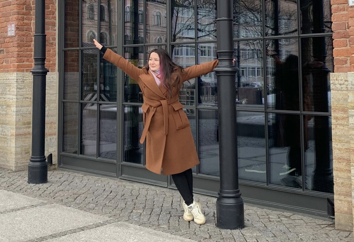 Счастливый человек со своей кухней