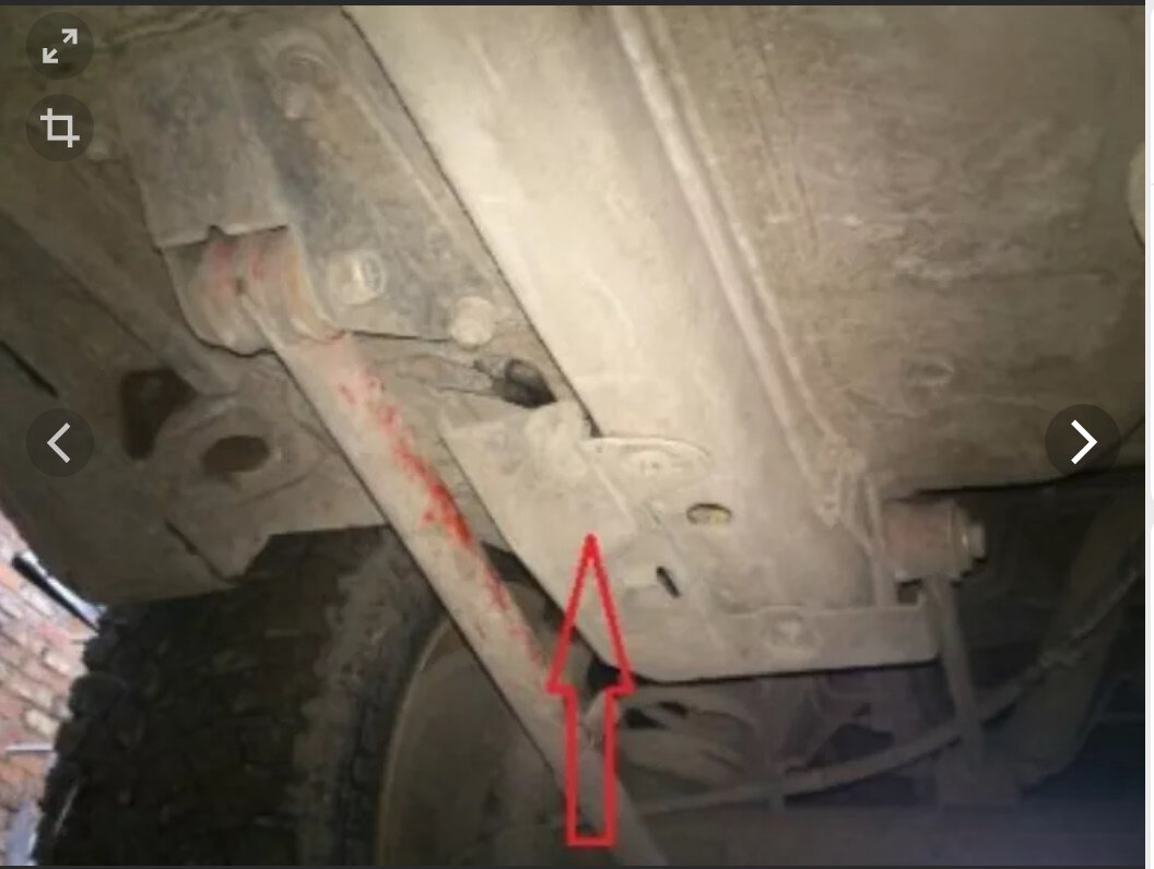 То самое место, где скрыт топливный фильтр у Шевроле Нива 2015 года выпуска