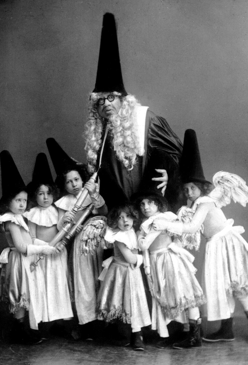 "Мнимый больной", 1913 г. Сцена "Апофеоз.