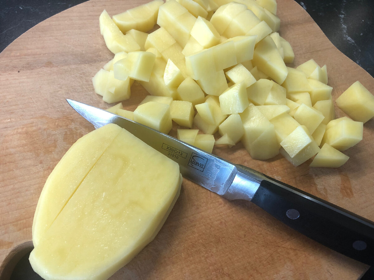 Нарезать картофель кубиками