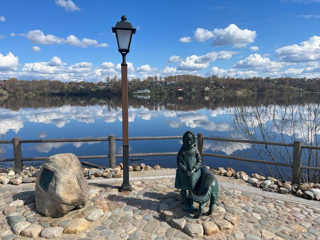 Плёс. Центральная часть набережной. Фрагмент скульптурной композиции Ф. И. Шаляпину.