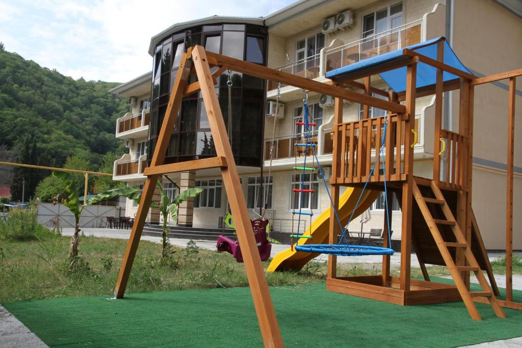 фото с сайта https://www.booking.com/hotel/ru/vega-sochi.ru.html?activeTab=photosGallery