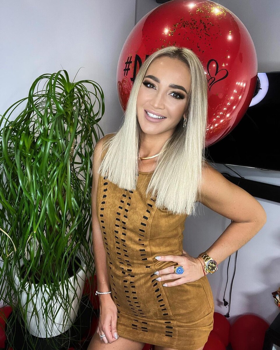    Ольга Бузова сменила имиджСоцсети Ольги Бузовой