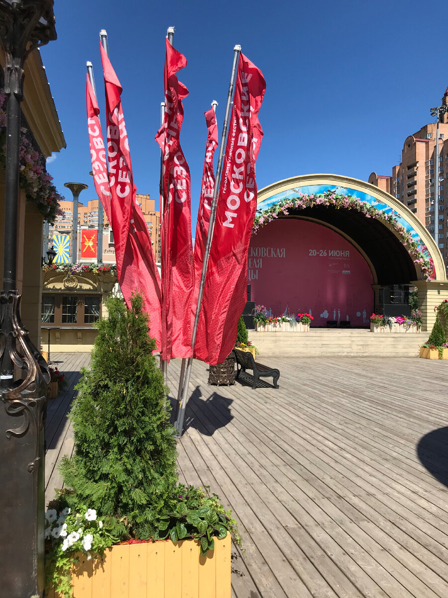 Сын, кстати, не оценил. Всю дорогу: Мам, пошли уже скорее отсюда