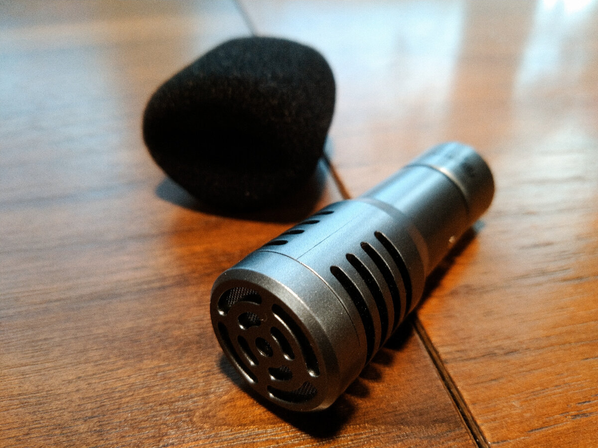 Samson c01u pro на пантографе. Микрофон boya by-p4. Xline sound микрофон. Antelope audio edge go. Конденсаторный микрофон на стойке.