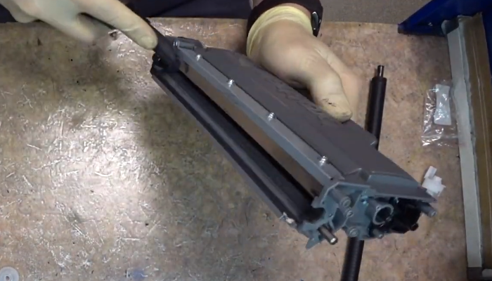 Устанавливаем фиксатор