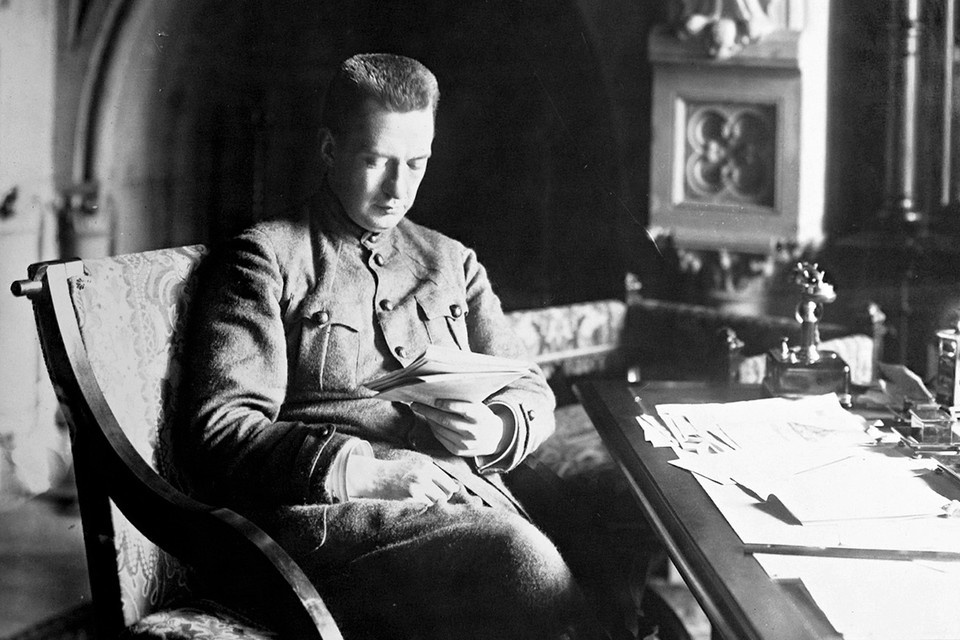     Если б Керенский победил Ленина, Россия получила бы республику с левоцентристским правительством