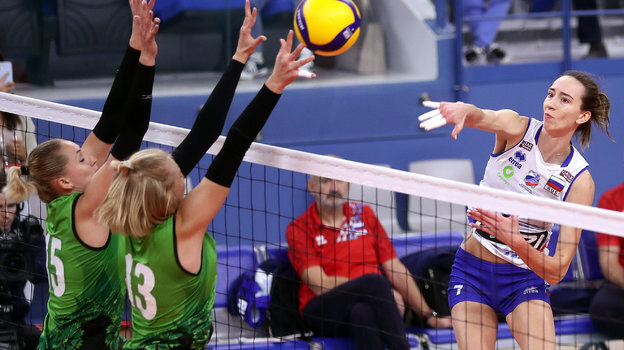     В атаке Анна Лазарева.Федор Успенский