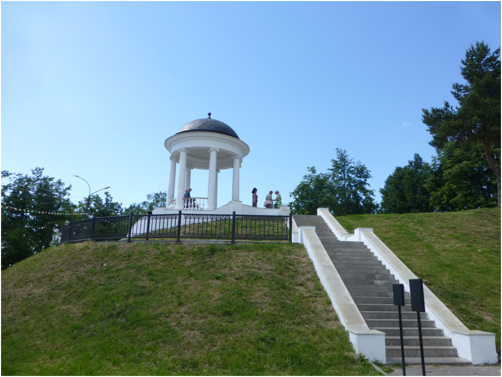 Фото автора. Беседка островского в Костроме.