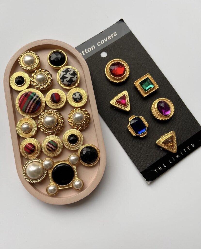 Накладки на пуговицы,    
каждая по 1500 рублей bychkova  📷
