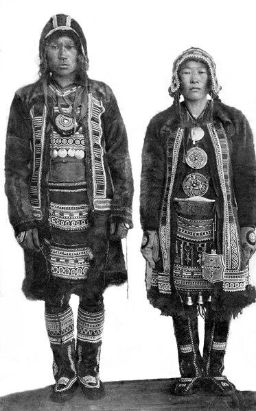 Эвены в традиционных костюмах.