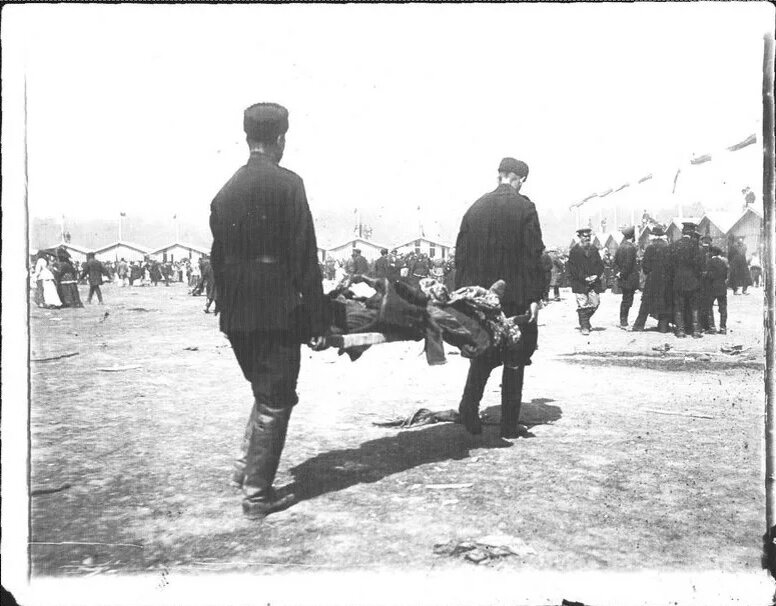 тела погибших убирали в течение следующей недели