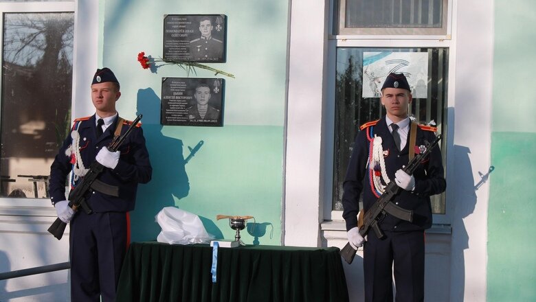 В городе Урюпинске Волгоградской области в школе № 6 открыли доску памяти погибшему в СВО сержанту Алексею Цыбину. В свое время военный учился в этом учреждении Фото: Администрация Урюпинска