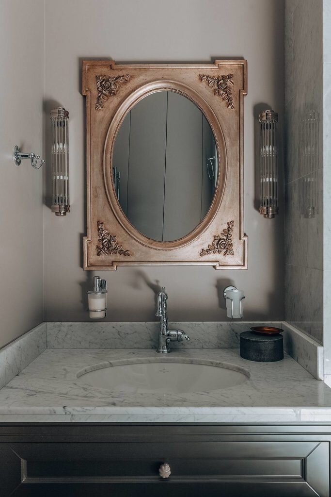 Перепланировка старого фонда. Элегантный классический интерьер квартиры с высокими потолками