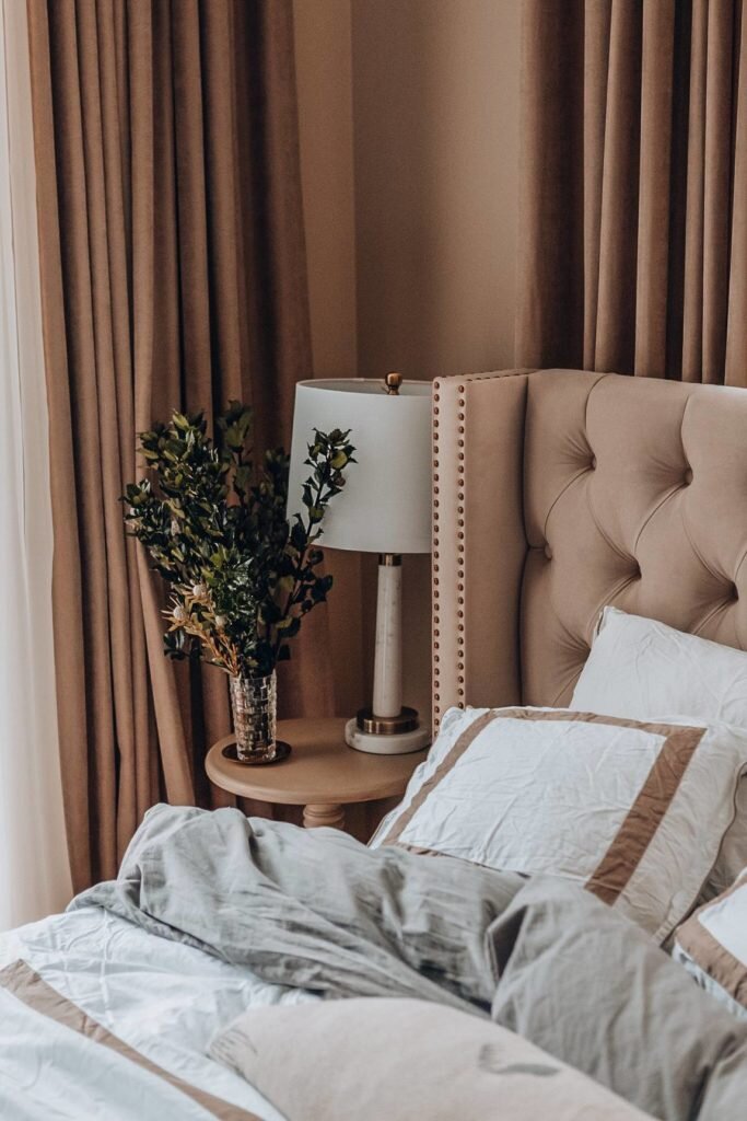 Перепланировка старого фонда. Элегантный классический интерьер квартиры с высокими потолками