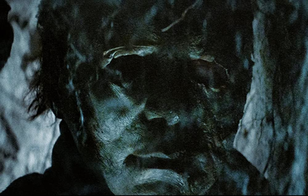 Кадр из фильма Halloween Ends. Режиссер: Дэвид Гордон Грин. Оператор: Майкл Симмондс. Производство: Blumhouse Productions, Miramax Films, Rough House (I), Trancas International Films Inc., Universal Pictures