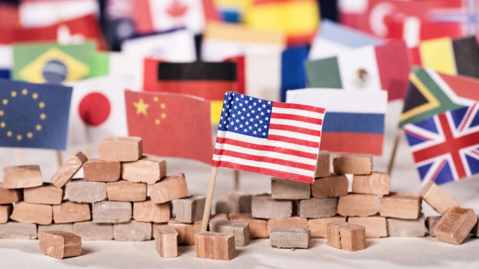     Экономическая война против первой экономики мира Global Look Press/Klaus Ohlenschläger