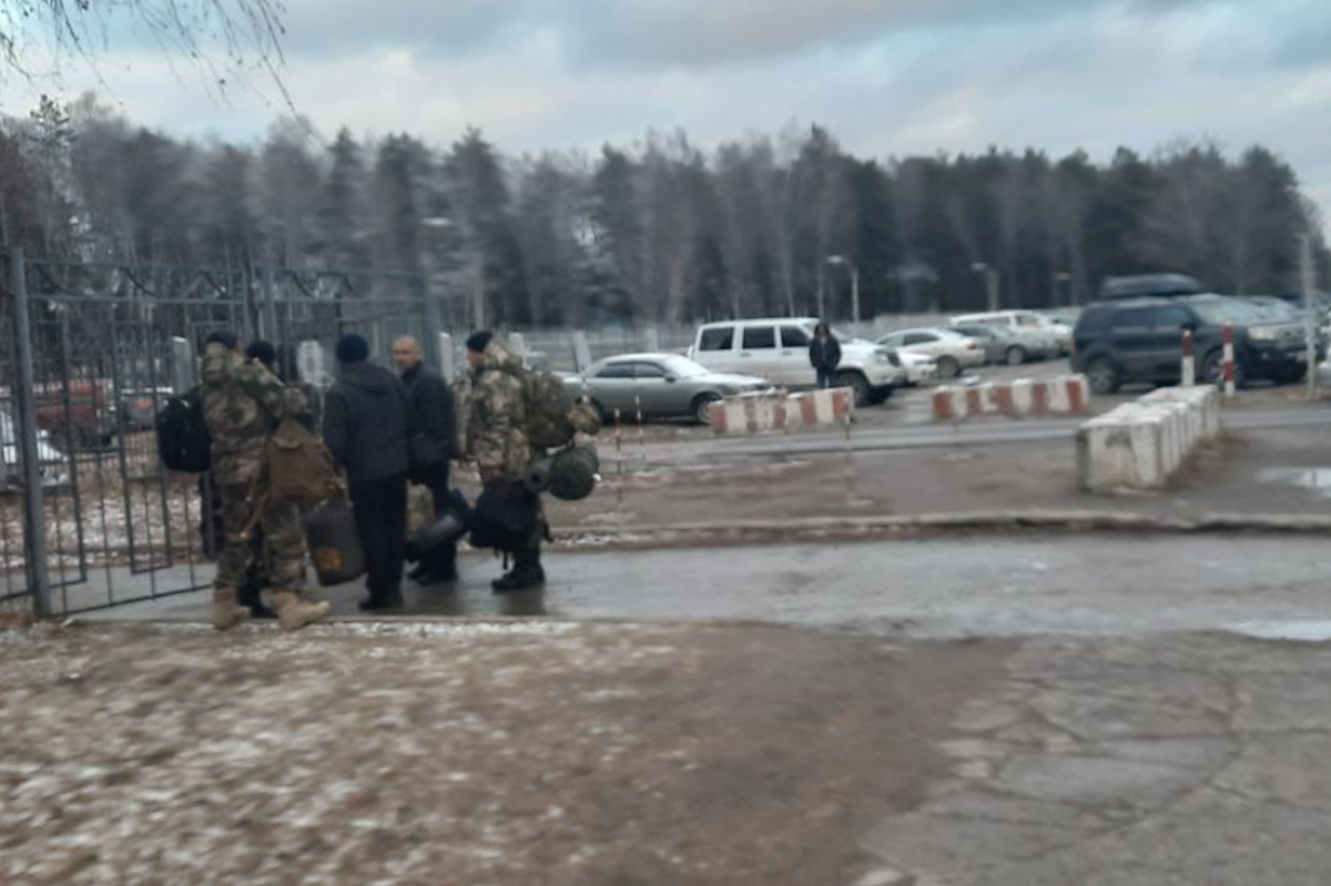    В Новосибирске мобилизованные опровергли запрет на свидания в НВВКУ