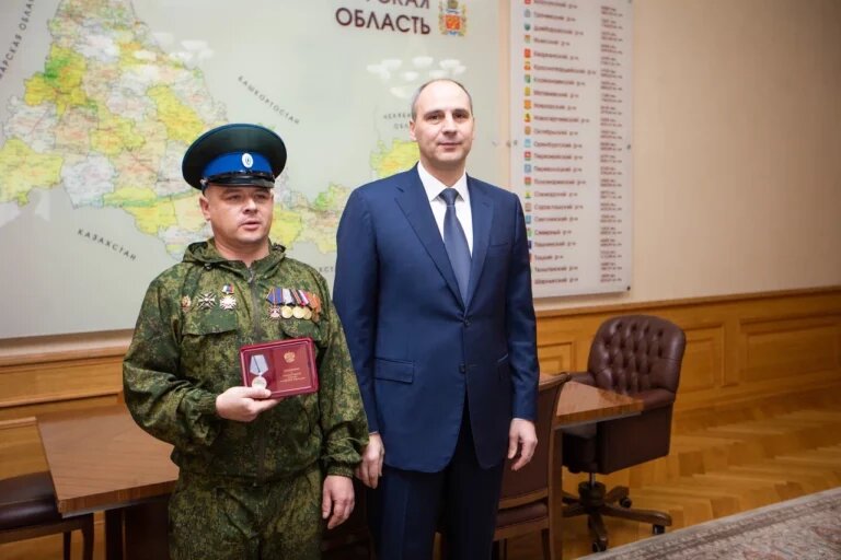    Денис Паслер вручил оренбургским добровольцам госнаграды от имени Президента России Кристина Просвиркина
