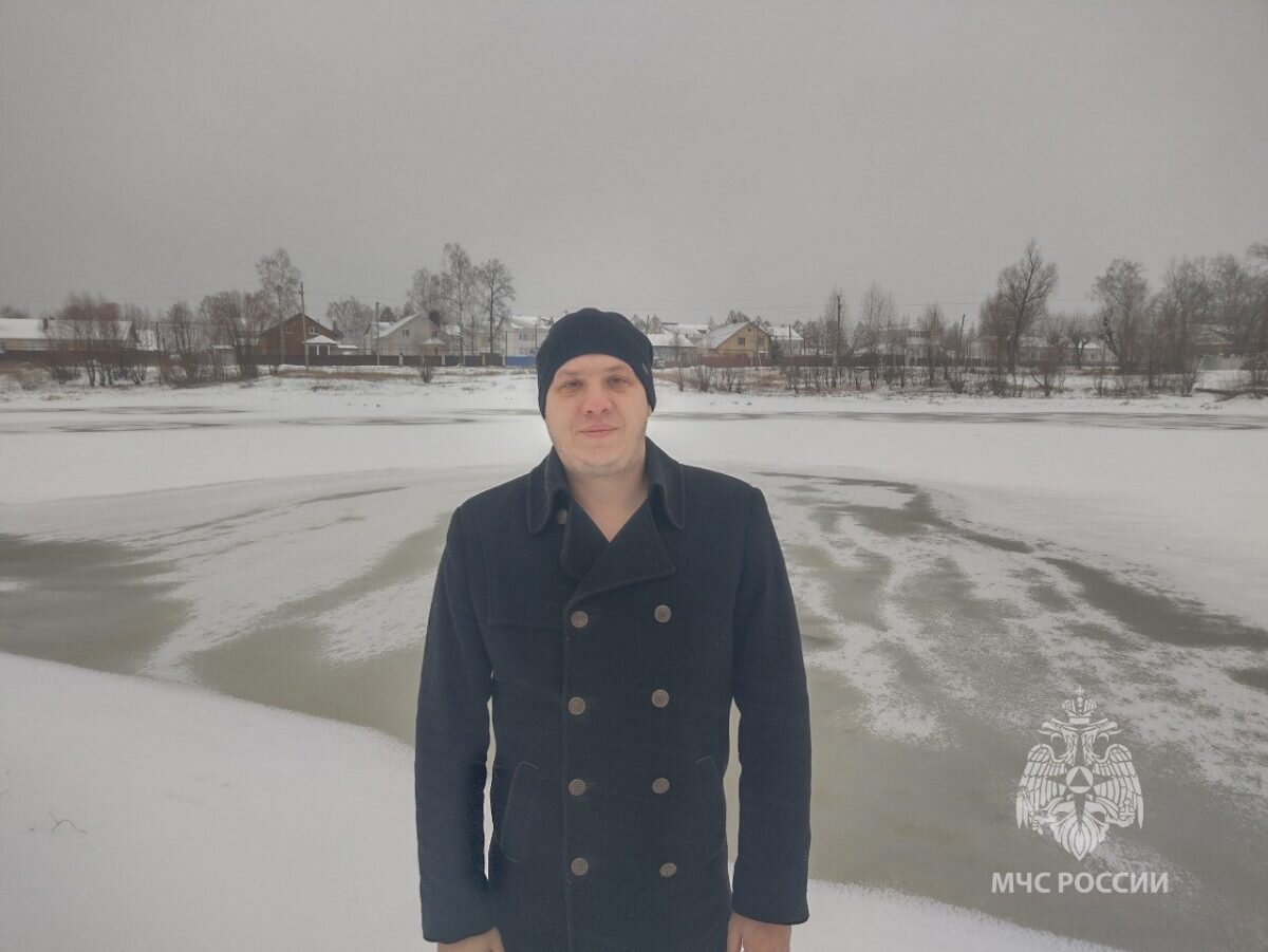    Мужчина достал детей из воды Арина Полтанова