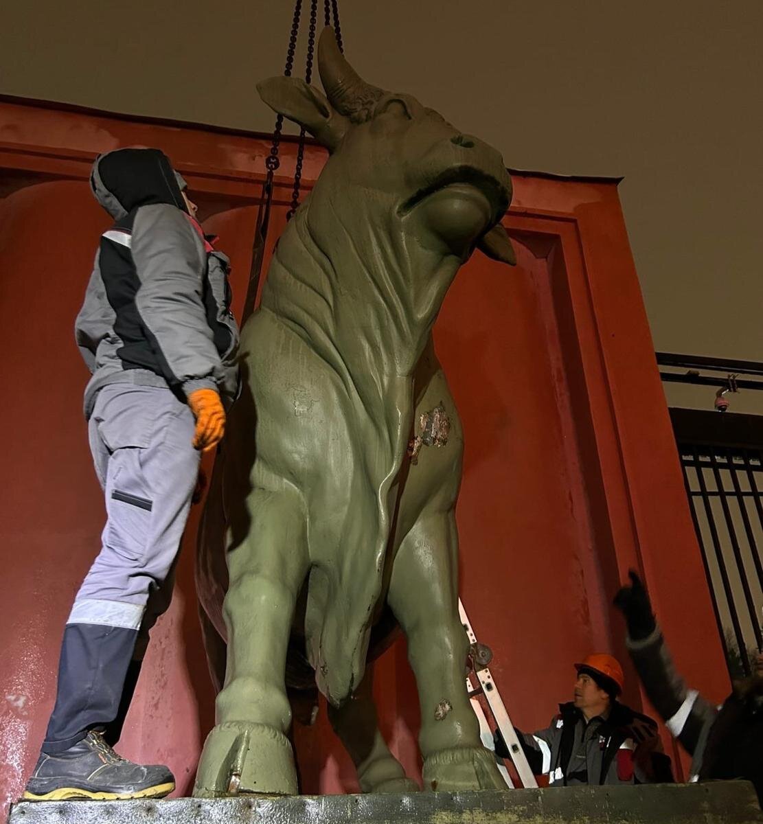 Демонтаж «Быков». Фото: Музей городской скульптуры