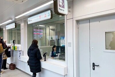    Покупка билета на электричку в кассе на вокзале © Пресс-служба Министерства транспорта и дорожной инфраструктуры Московской области