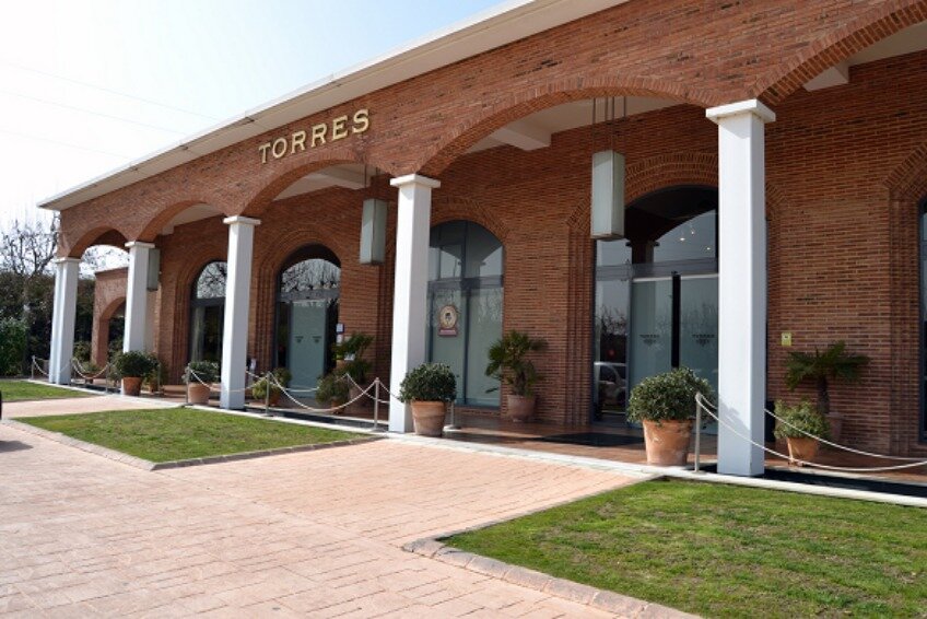 Фото из интернета. Современный завод Торрес. Испания. 