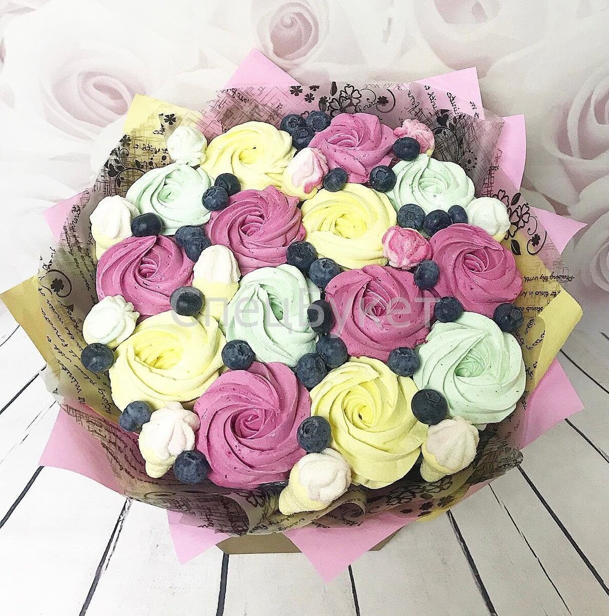 Букет из зефира и голубики