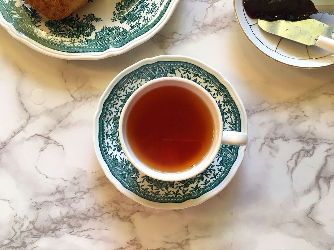 Чай пила казахский. Казахстанцы пьют чай. Термез для горячий чай. В Азии пьют горячий чай в жару. В жару пьют горячий чай