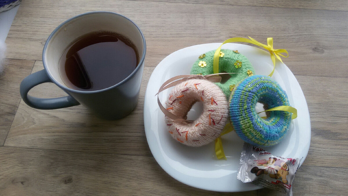 И мини-коллекция пончиков. Все, больше игрушек я не вязала.