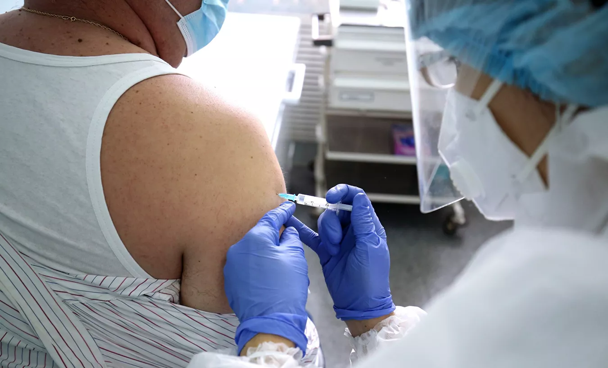 Прививка от COVID-19