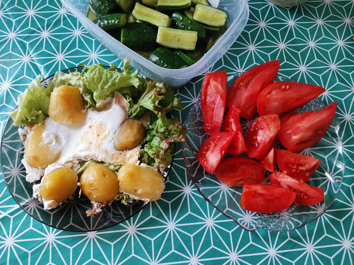 Вот так теперь выглядит мой стол) Фото автора.