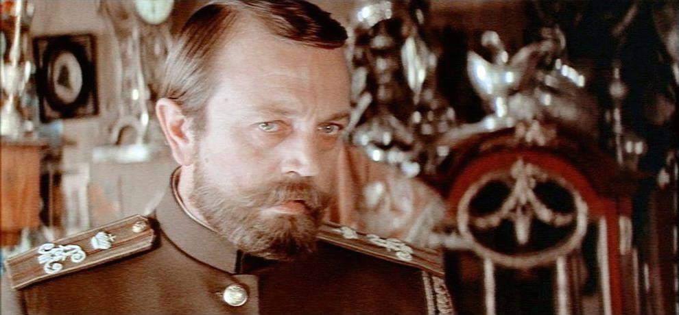 Одной из лучших ролей Анатолия Ромашина специалисты считают роль Николая II в фильме «Агония».