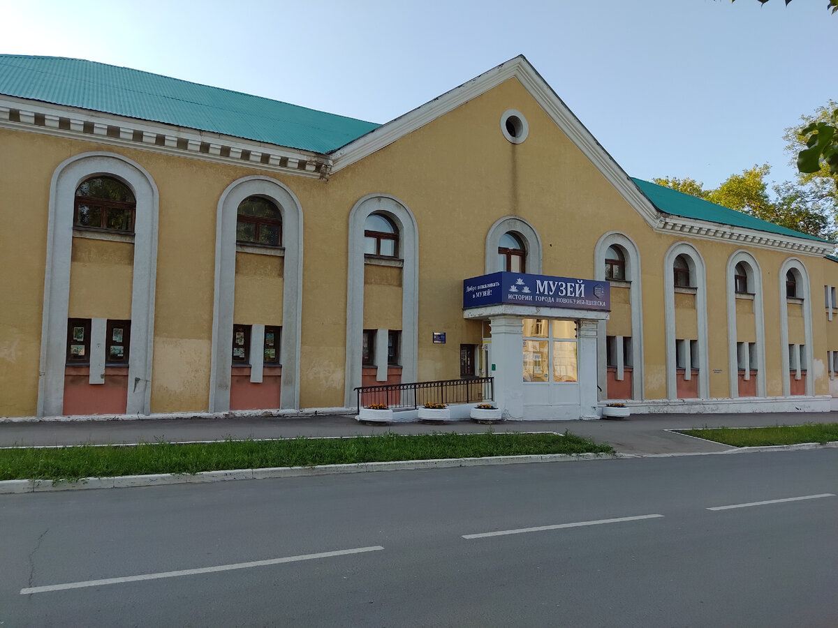 Город Новокуйбышевск Самарской области совершенно теряется на фоне прочих городов области, в первую очередь - самой Самары, спутником которой он является.-42
