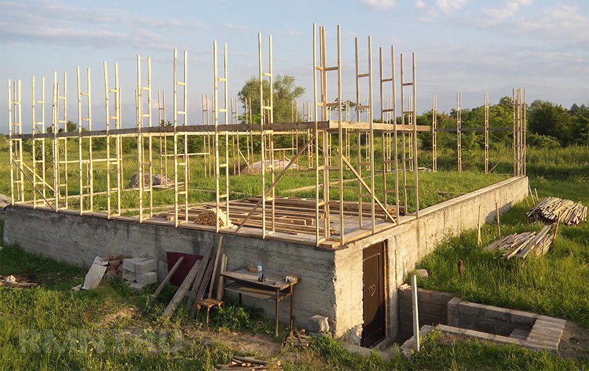 Строим дом из монолитного пенобетона в несъемной опалубке: плюсы и минусы, технология