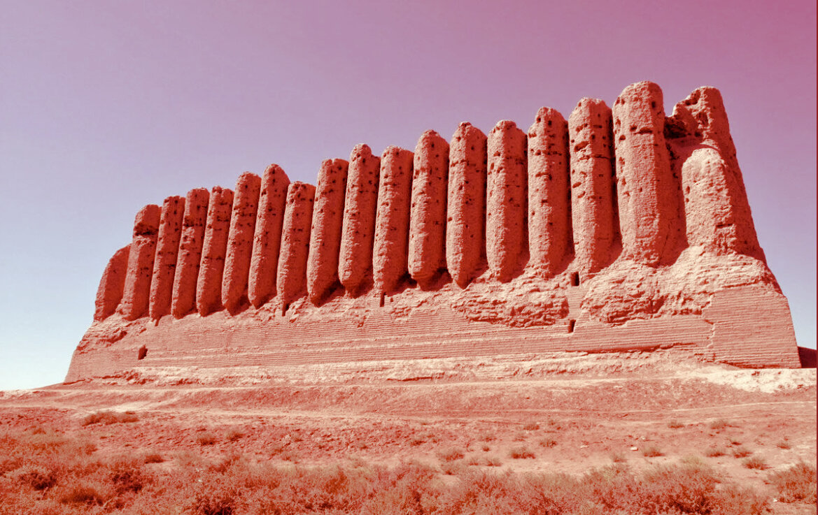 Древние развалины легендарного города, чудом сохранившиеся до наших дней.