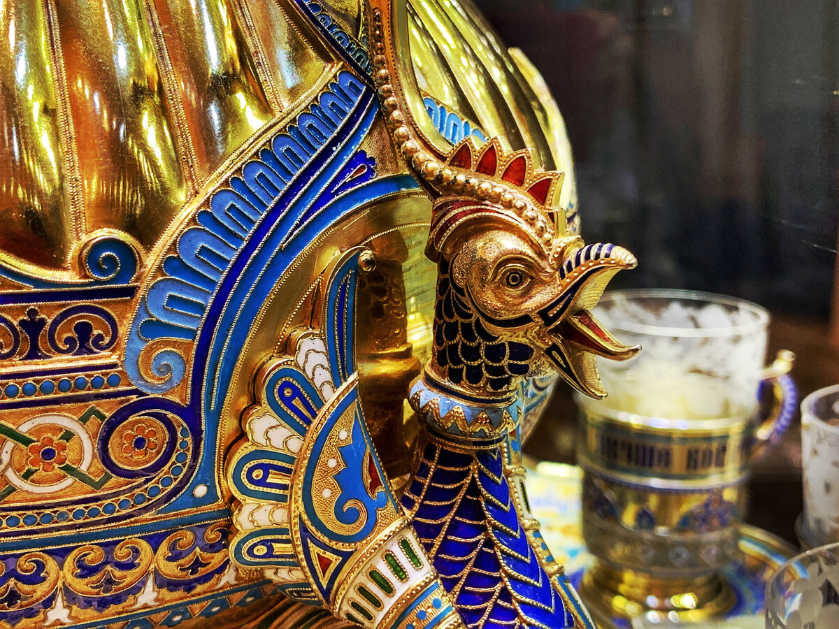 музей фаберже портсигары. пасхальное яйцо шантеклер фаберже. 11 артель. музейные экспонаты в коробках. фаберже музей санкт-петербург касса.