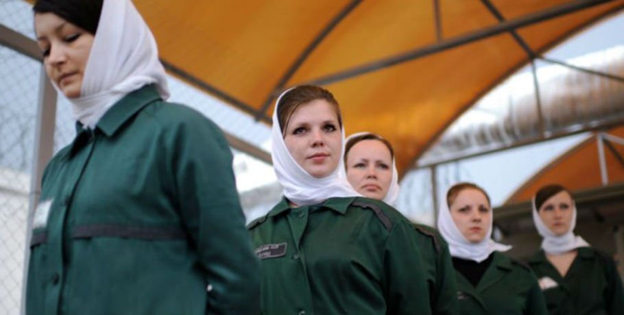 на вид лет 20