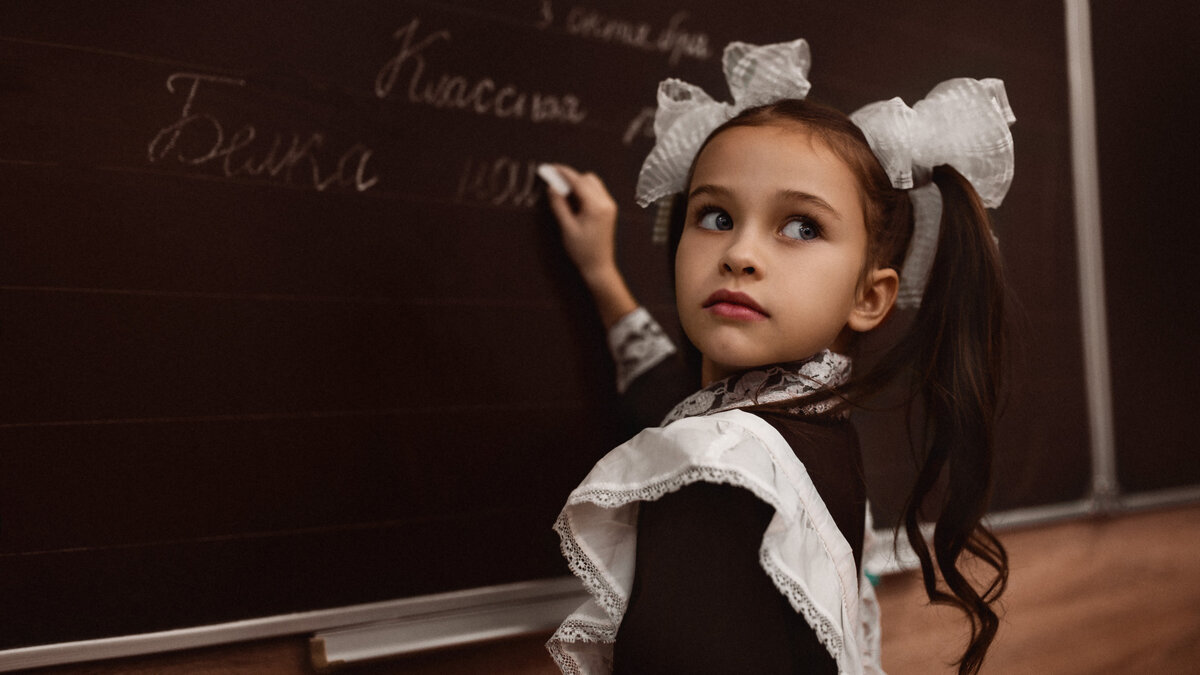 Девочка у доски