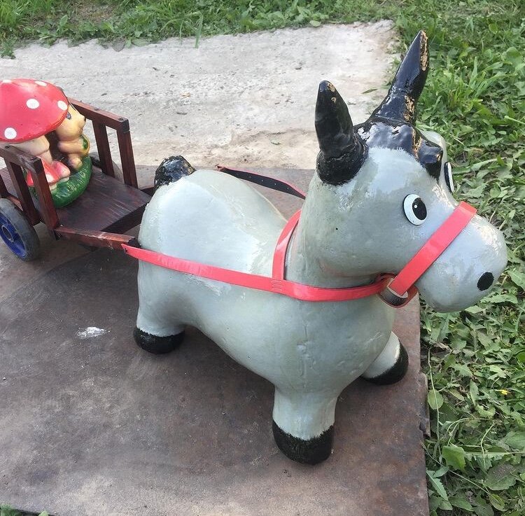 Садовая фигура из цемента