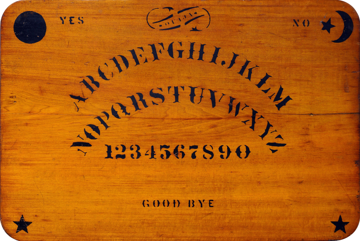 Оригинальная доска для спиритических сеансов, созданная примерно в 1890 году
Изображение с сайта wikipedia.org