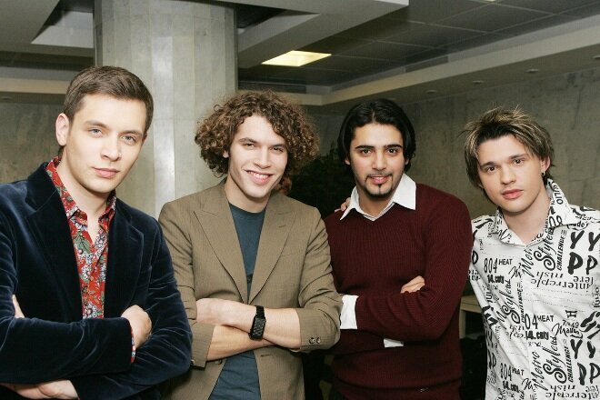 Павел Артемьев в группе «Корни». Источник фото: https://biografii.net