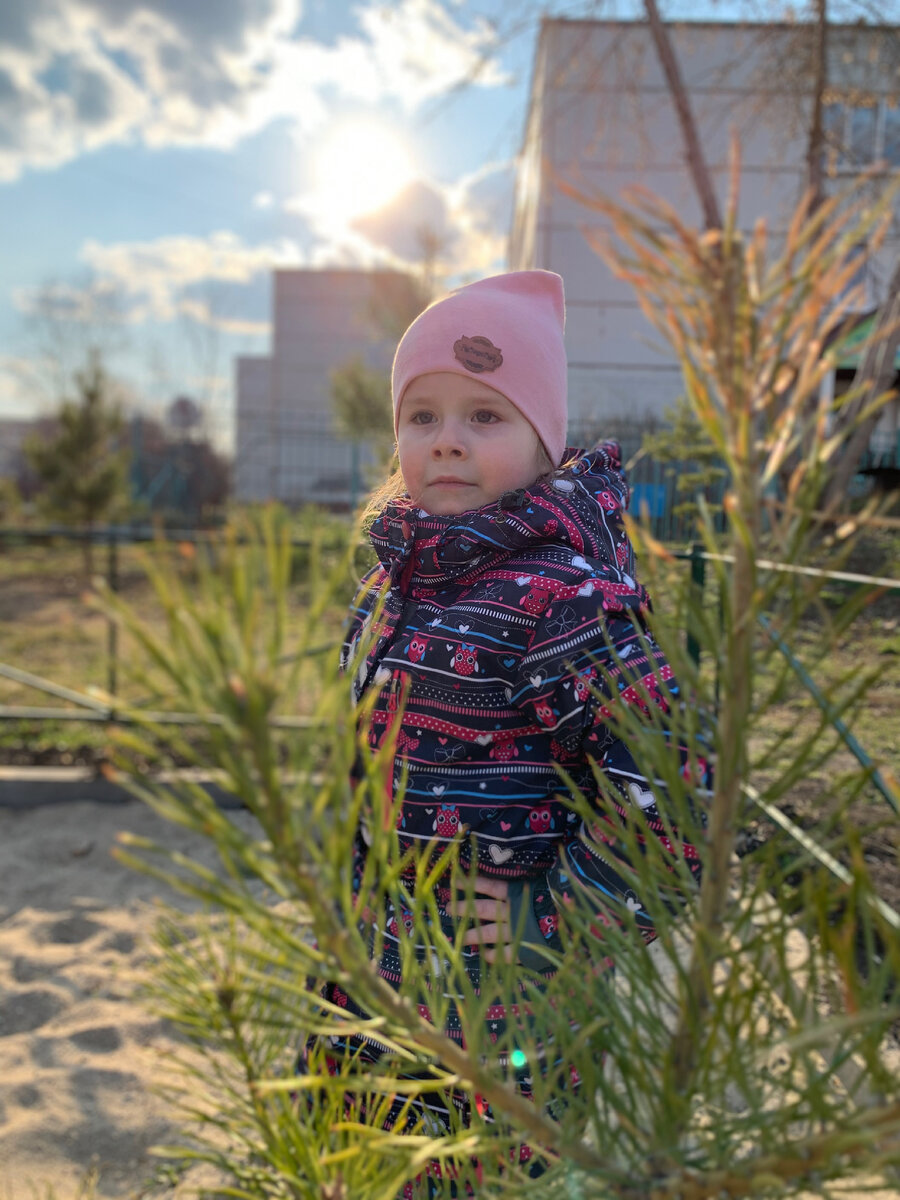 Сейчас с Евой даже сложнее чем с младшим.