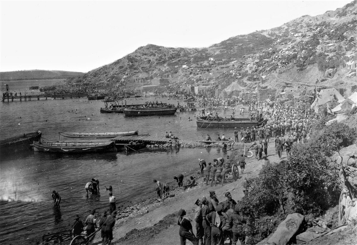 Битва при чанаккале. Галлиполи битва 1915. Галлиполийская операция 1915. Дарданелльская операция 1915. Галлиполи 1915.