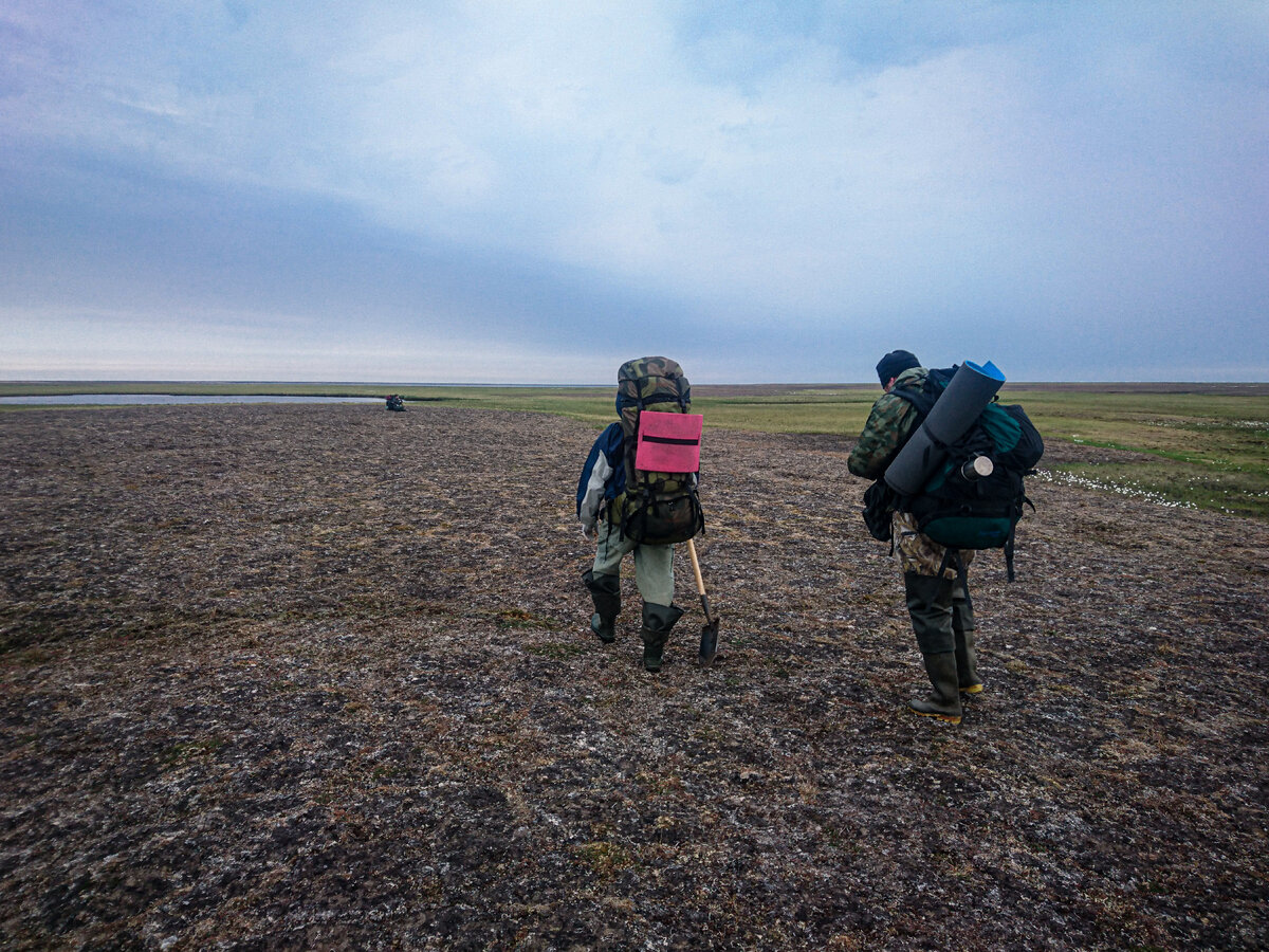 Наматывать по тундре лишние километры со всем снаряжением - ой как непросто