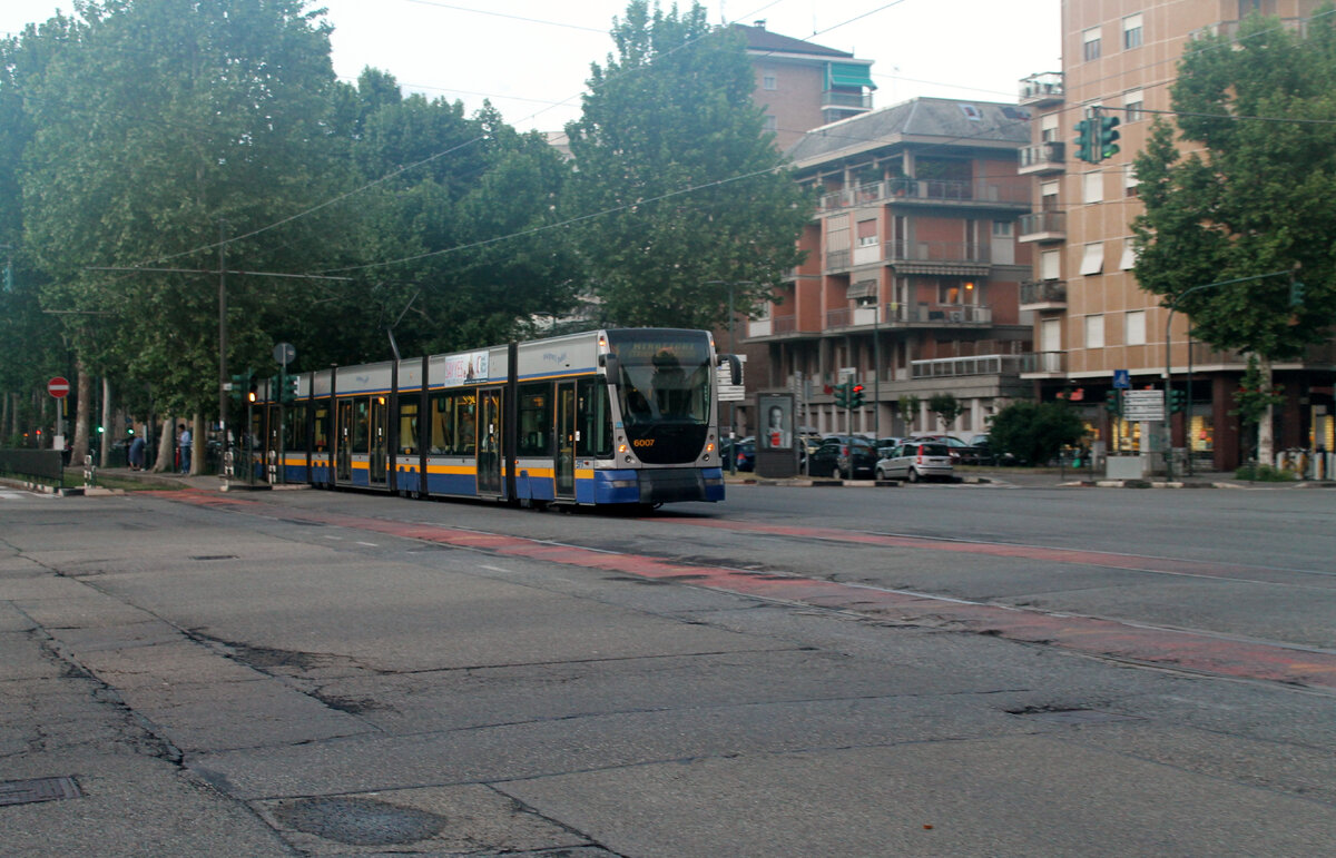 г. Турин, Corso Unione Sovietica, маршрут № 4, трамвай Alstom Cityway