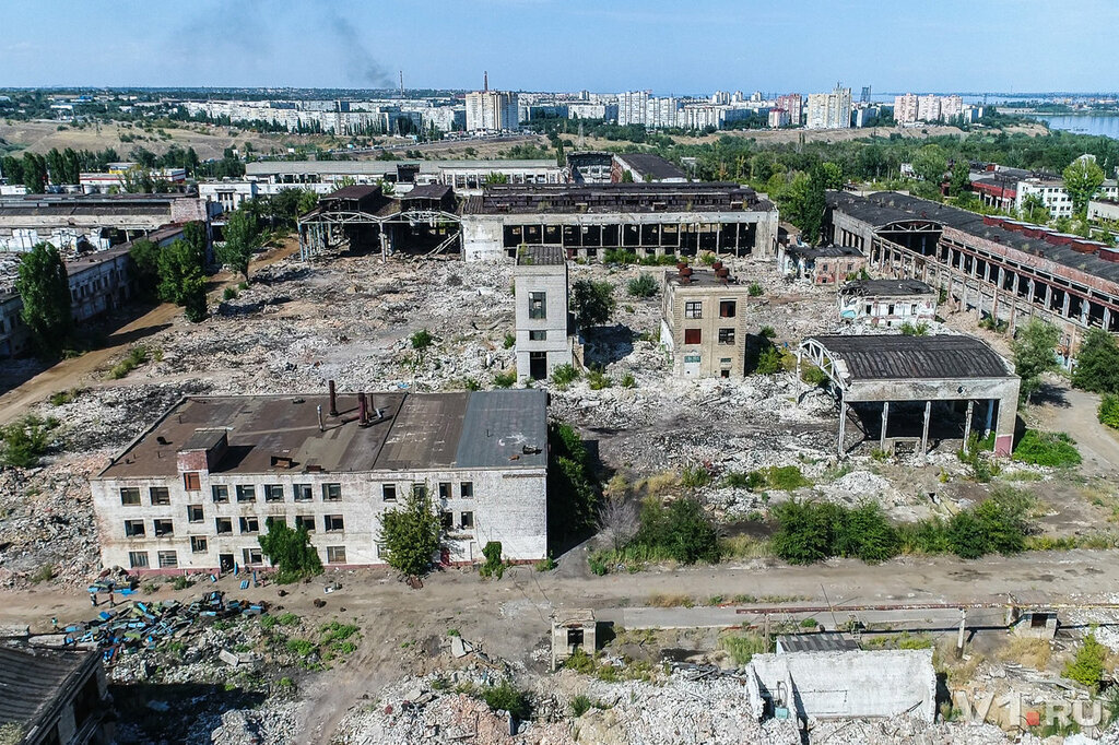 Сталинградский завод. Разрушенный Волгоградский тракторный завод. Руины тракторного завода Волгоград. Волгоградский тракторный завод в настоящее. ВГТЗ Волгоградский тракторный завод.