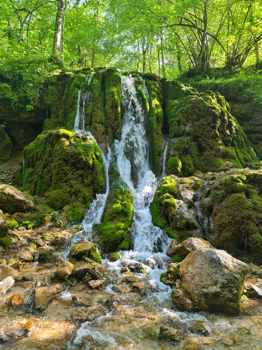 Он не огромный