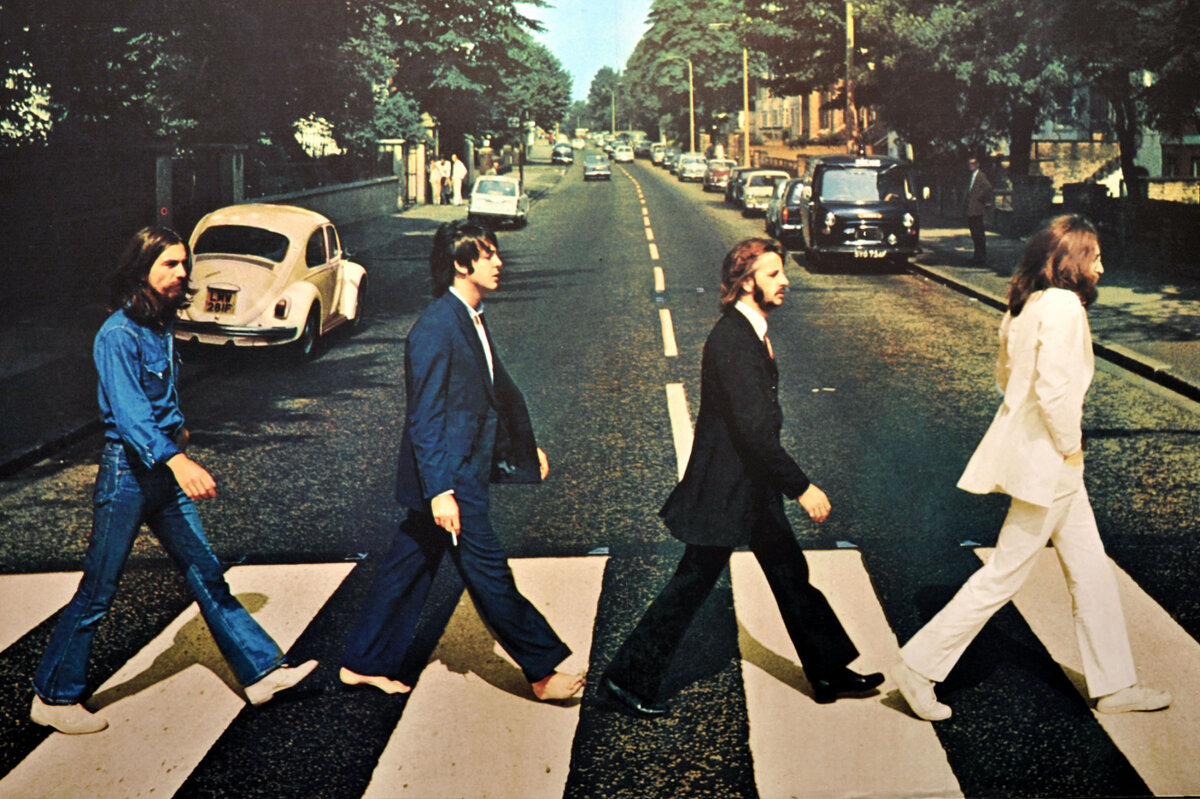 Культовый снимок The Beatles на переходе через Abbey Road для обложки одноимённого альбома