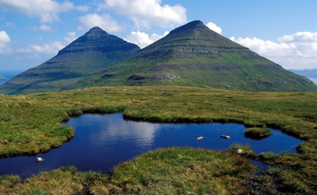 Пирамиды Кольского полуострова.
Источник: https://www.recreating-shambala.org/wp-content/uploads/2020/11/Pyramids-of-the-kola-peninsula.jpg